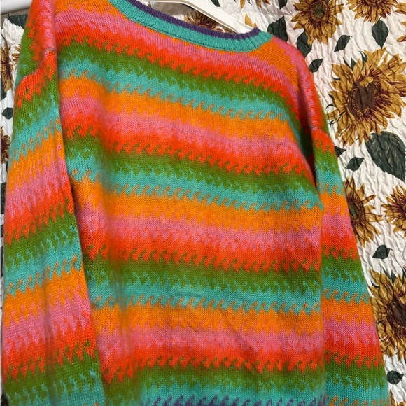 Colorful Zigzag Patterned Sweater - Picture 2 of 3